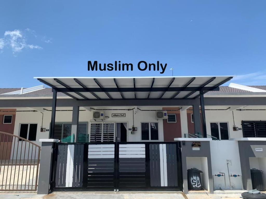 Fazlizasuite Homestay @ Teluk Kemang-Muslim Preferred Port Dickson Exterior foto